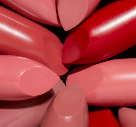 Eveline Cosmetics Celebrity Lips Satin kremowa pomadka o satynowym wykończeniu 600 Petal 4,1 g