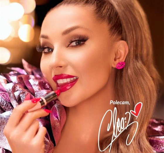 Avon Hydramatic Shine lśniąca pomadka do ust z kwasem hialuronowym Rose Berry