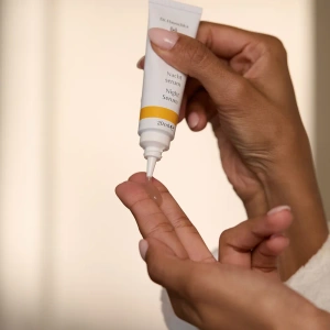 Dr. Hauschka Night Serum regenerujące serum do twarzy na noc 20 ml