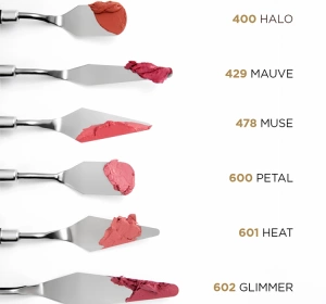Eveline Cosmetics Celebrity Lips Satin kremowa pomadka o satynowym wykończeniu 600 Petal 4,1 g