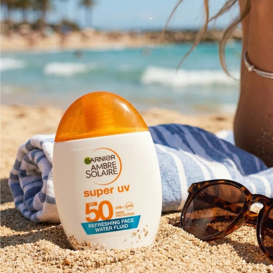 Garnier Ambre Solaire Super UV Refreshing Face Water Fluid SPF50 odświeżający fluid do twarzy z wysoką ochroną 40 ml